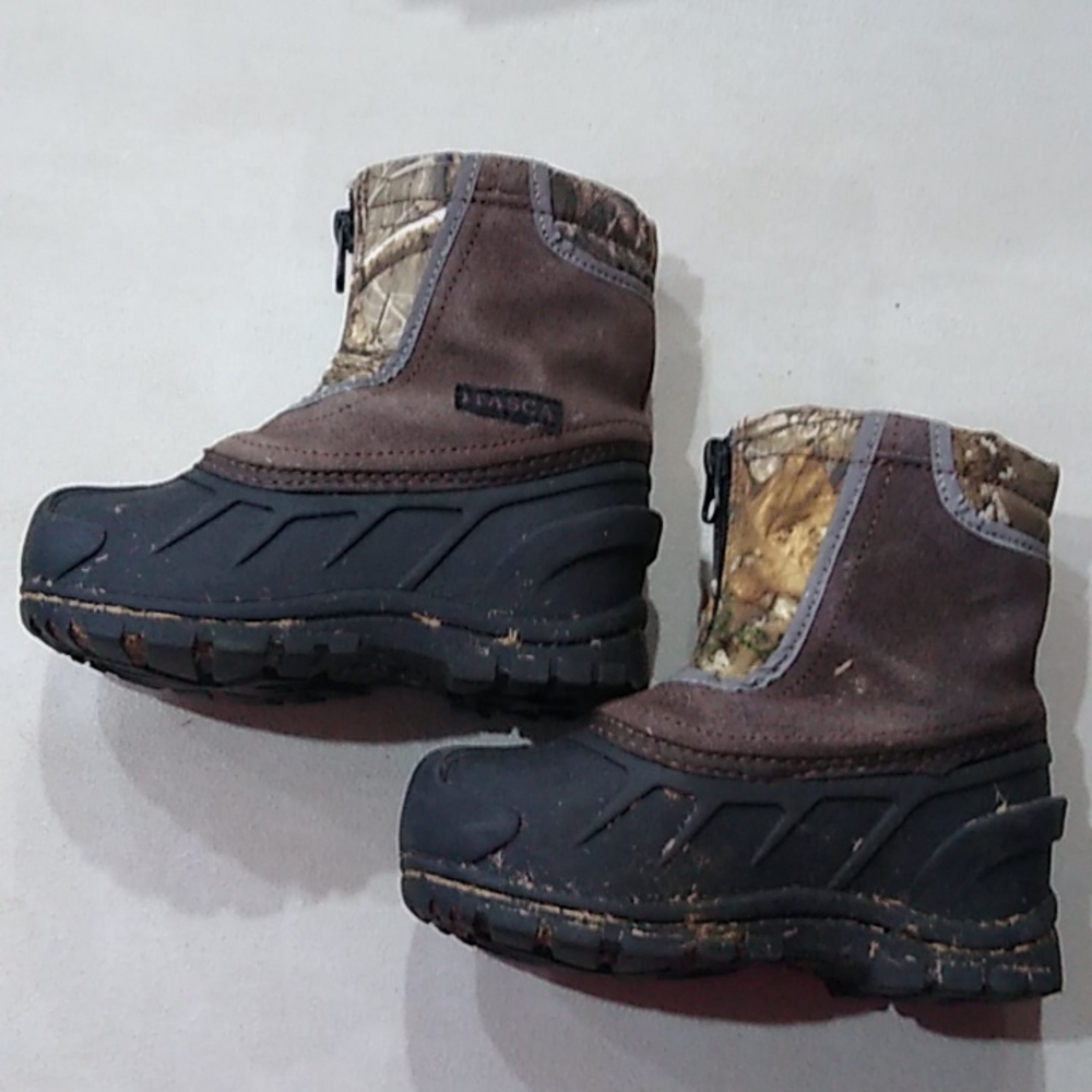 Itasca camo snow boots